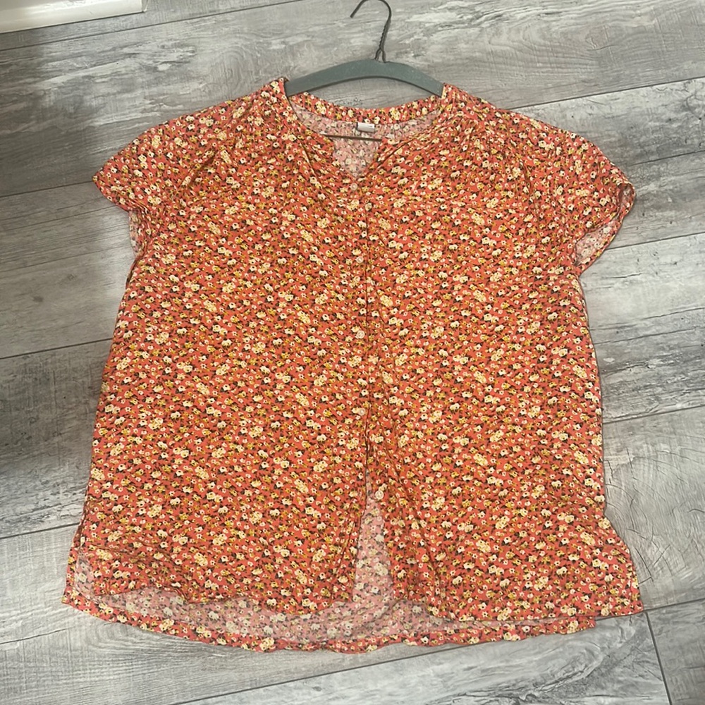 Woman’s Medium Old Navy Top